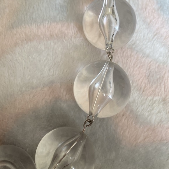 Clear beaded necklace. - Picture 2 of 6